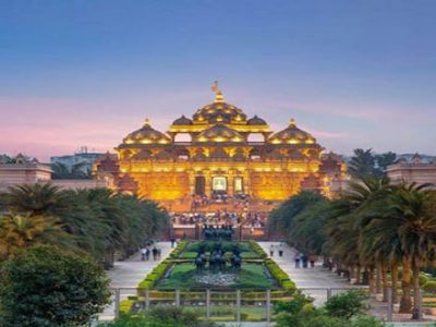 The Akshardham Temple in New Delhi of India at night. Photo by Shutterstock/Jimmy Tran.